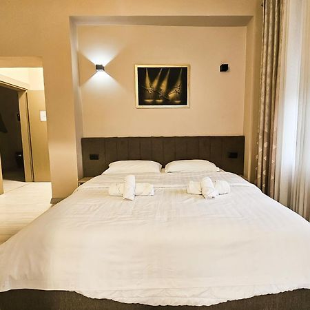 טיראנה Sunflower Junior Suite מראה חיצוני תמונה